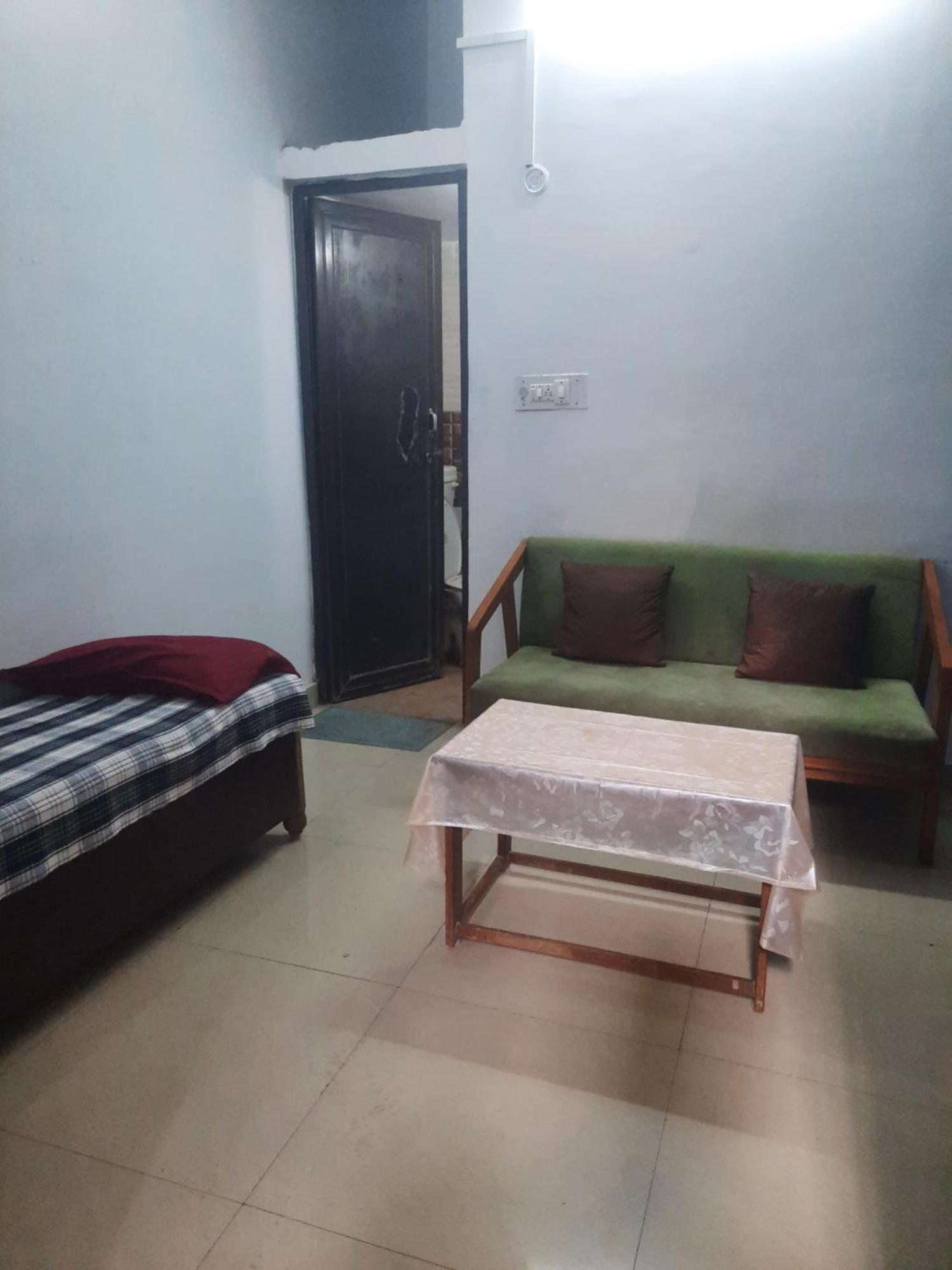 Gokul Pg Homestay Gorakhpur Oda fotoğraf